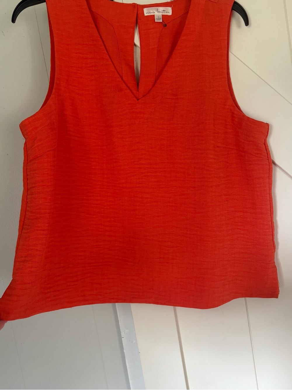 nine britton Sleeveless V-Neck Camisole in Bright Orange-Red